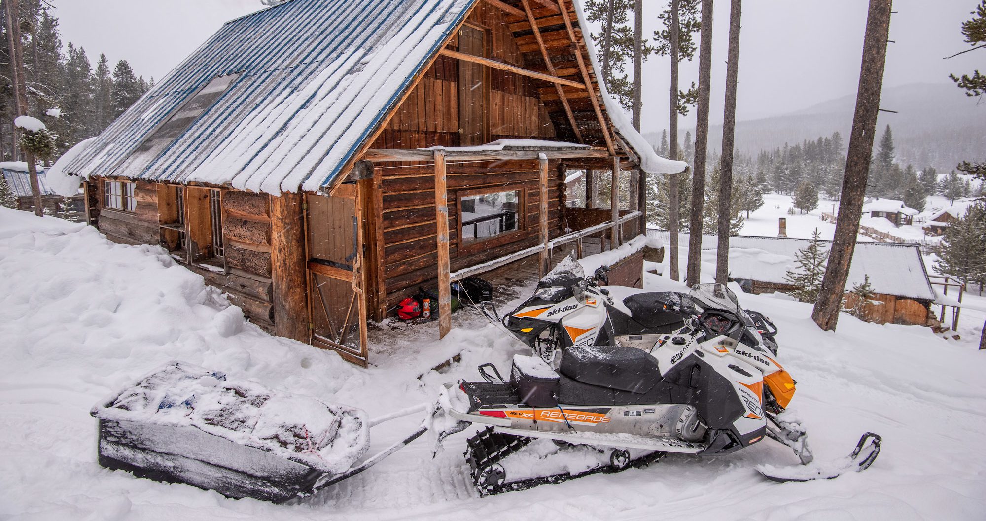 Snowmobile Like a Local:  Guide to Adventures On &#038; Off the Trails