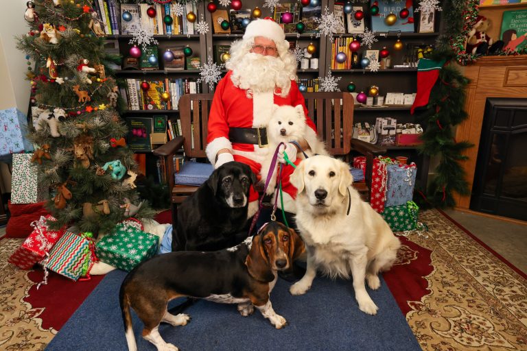 Santa Paws – Hosted by MCPAWS